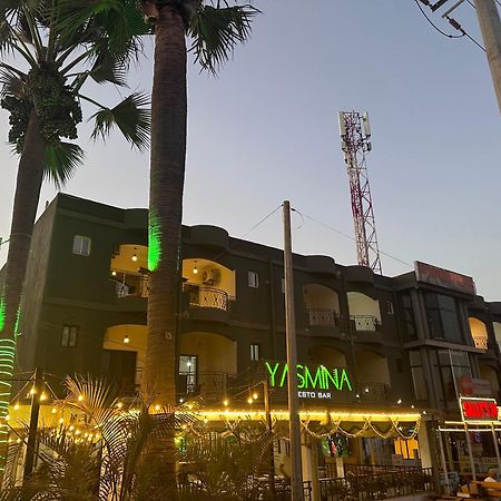 Apartments Plaza Hotel Кололі Екстер'єр фото