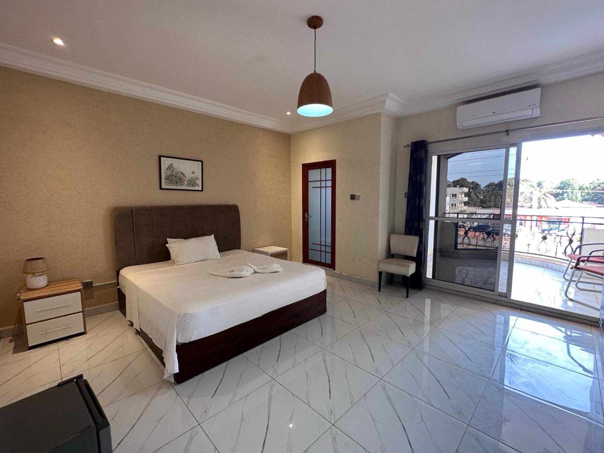 Apartments Plaza Hotel Кололі Екстер'єр фото