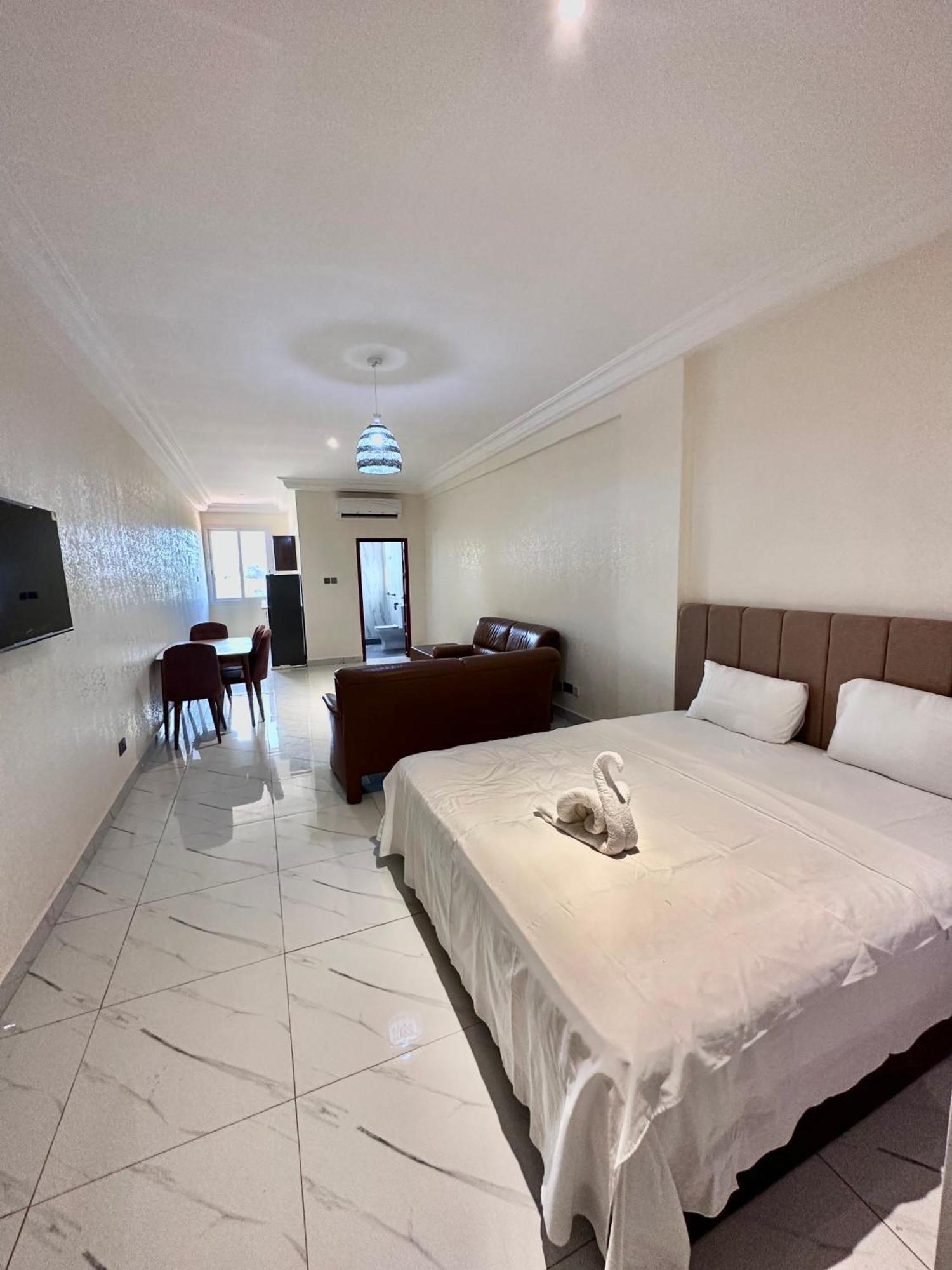 Apartments Plaza Hotel Кололі Екстер'єр фото
