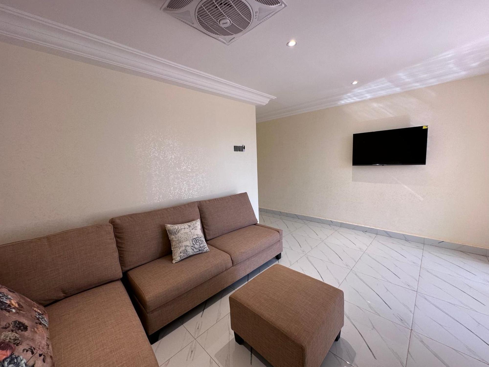 Apartments Plaza Hotel Кололі Екстер'єр фото