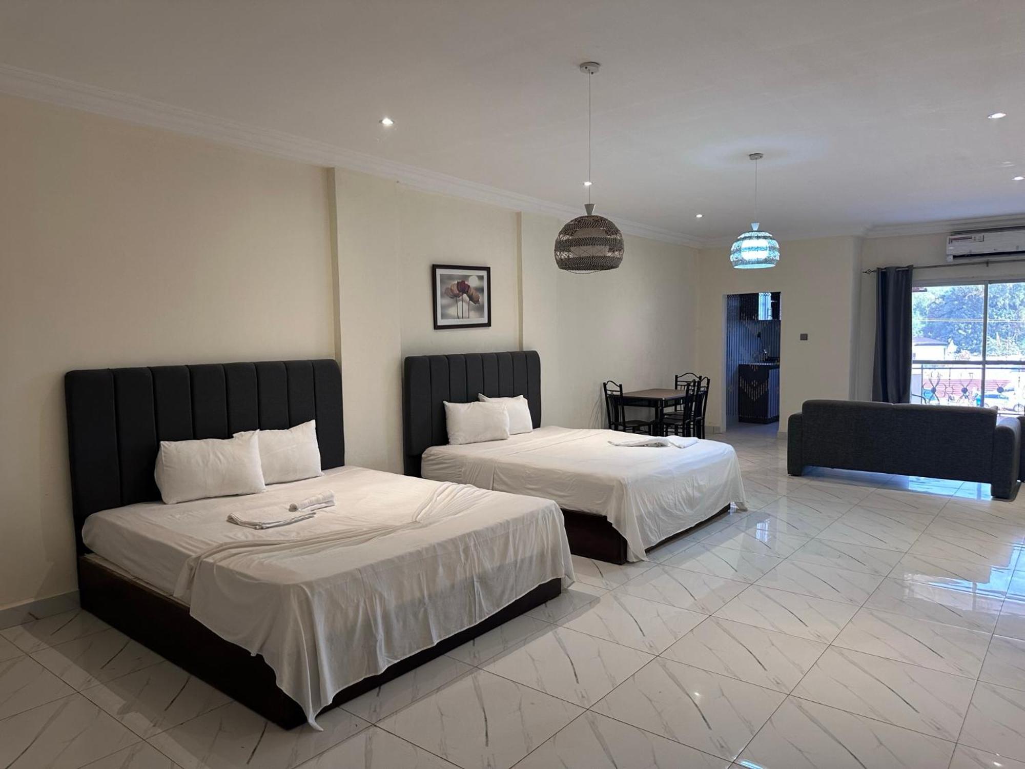 Apartments Plaza Hotel Кололі Екстер'єр фото