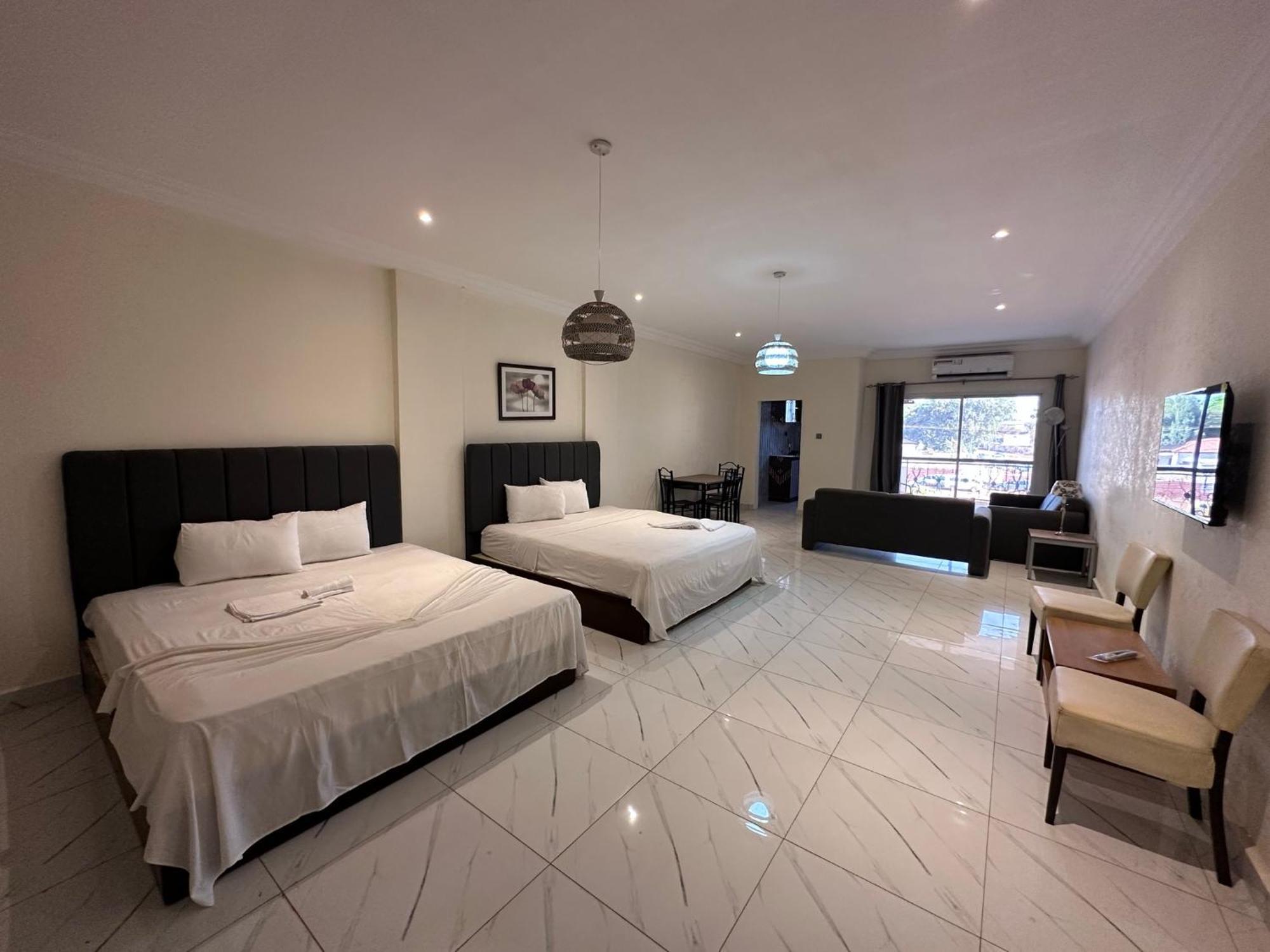 Apartments Plaza Hotel Кололі Екстер'єр фото