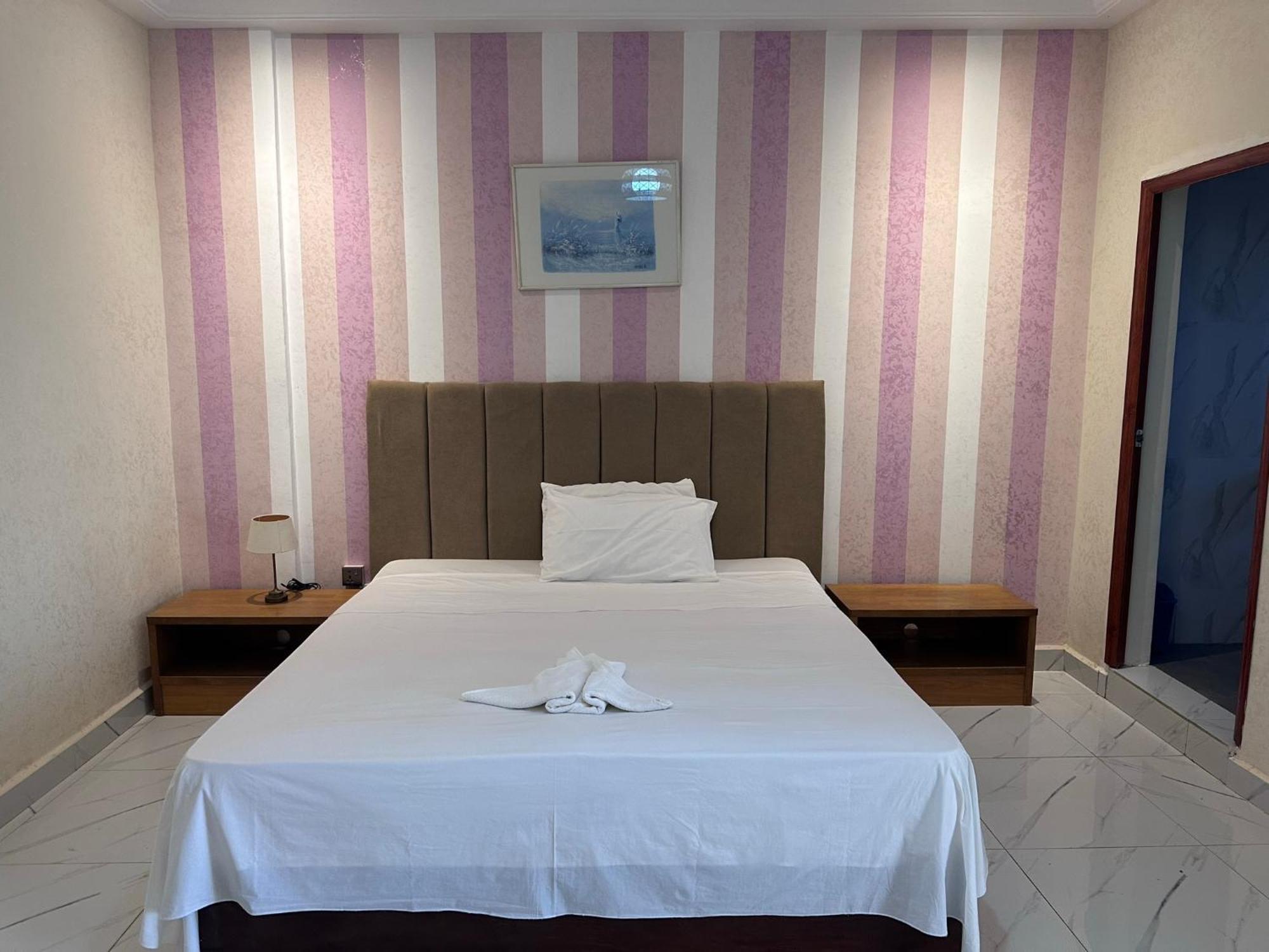 Apartments Plaza Hotel Кололі Екстер'єр фото