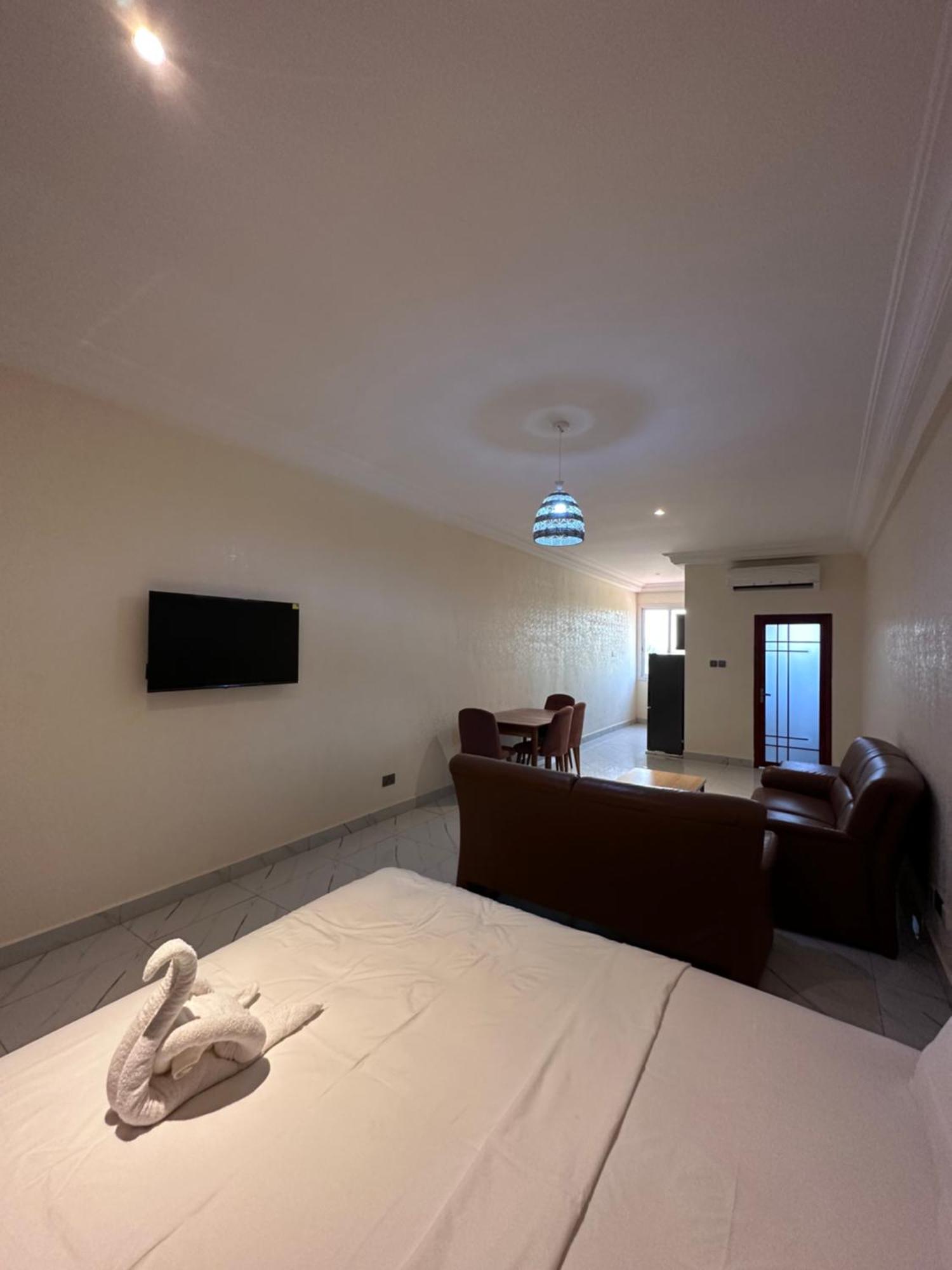 Apartments Plaza Hotel Кололі Екстер'єр фото